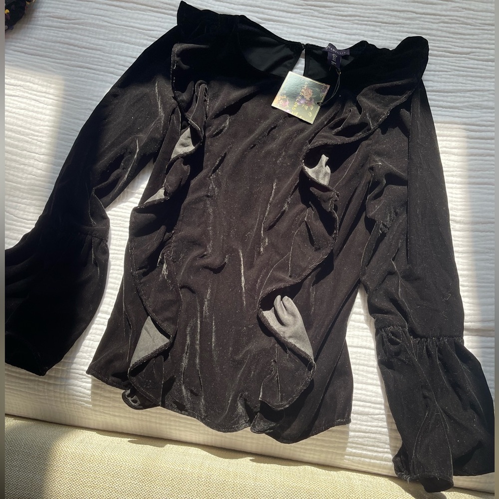 Black shirt